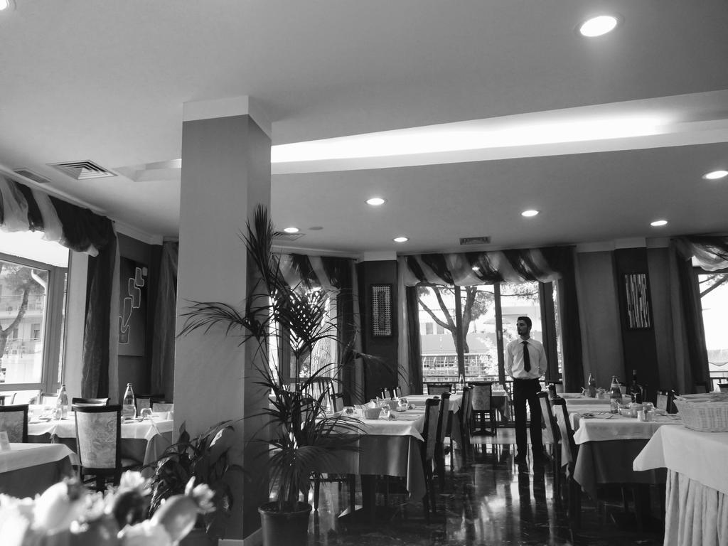 Hotel Gambrinus Lido di Jesolo Exterior foto